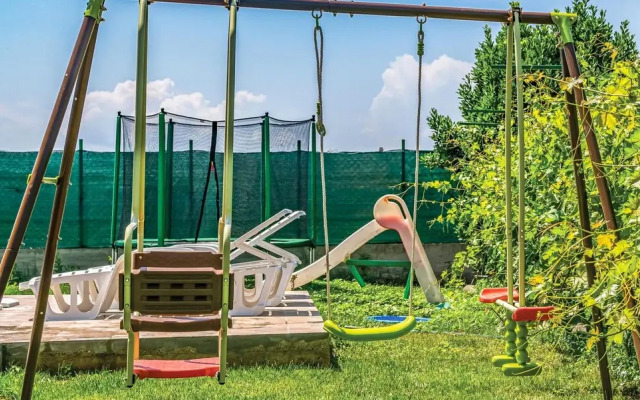 Beautiful Home in Kastel Kambelovac With Wifi and 4 Bedrooms