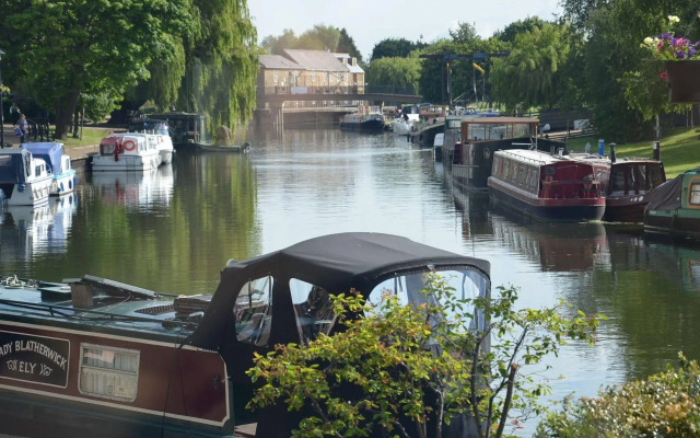 Riverside Inn