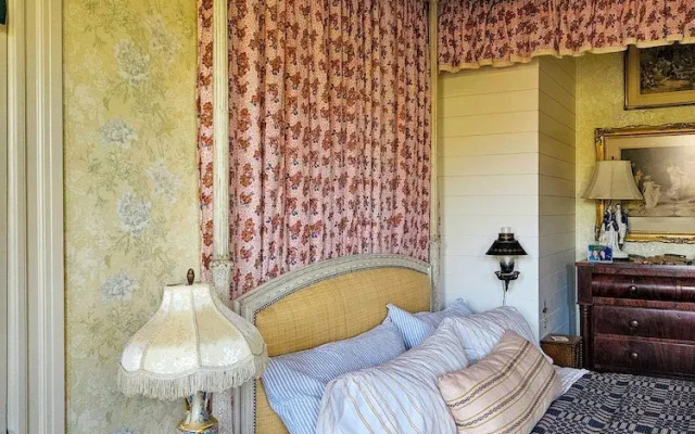 The JD Hyde Historic Inn