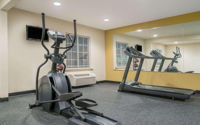 Days Inn & Suites by Wyndham Rochester Mayo Clinic South