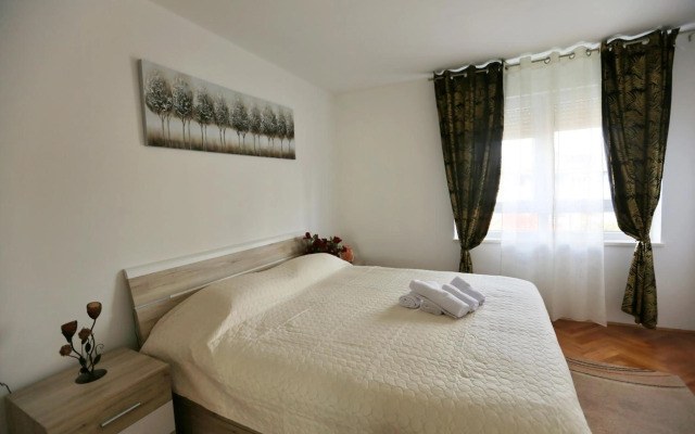 Novi studio apartman Emda u centru Splita, private parking