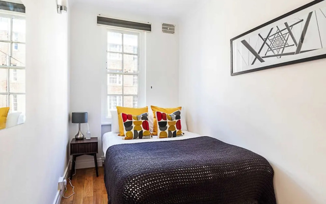 Modern 2 Bedroom Flat Near Queensway