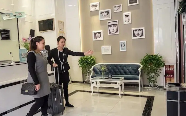 Xana Lite  (Guangzhou Haizhu  Metro Station Shixi)