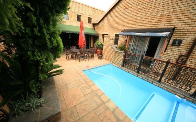 Le Cozmo Guest House
