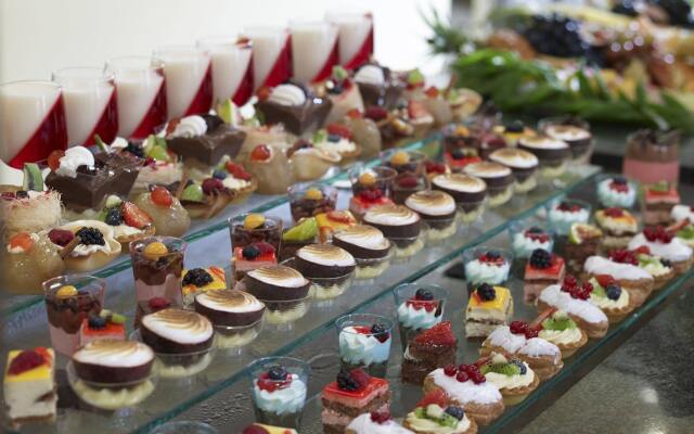 Mitsis Petit Palais Beach Hotel