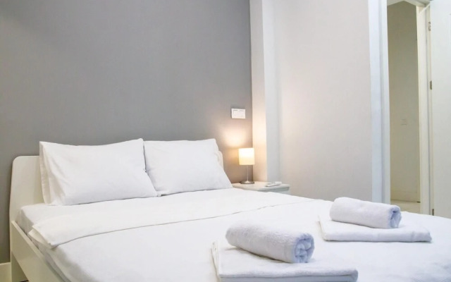 Chic Flat w Garden 1 min to Milas Coast