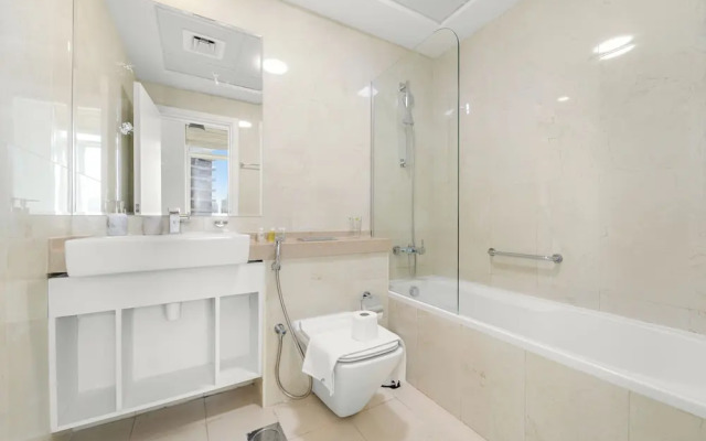 HiGuests - Exceptional Apt with Furnished Terrace By the Sea