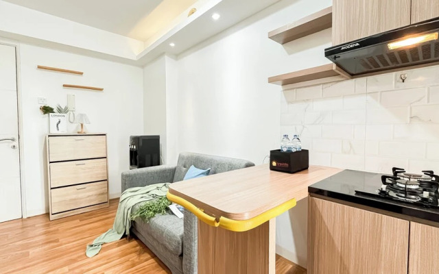 Warm And Comfy 2Br At Bassura City Apartment