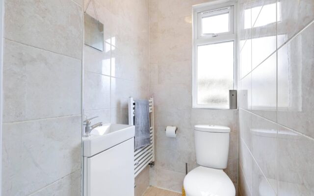 3 Bedroom House with Parking in Windsor