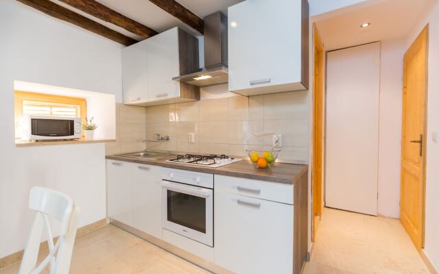 DeAmicis Studios by Irundo