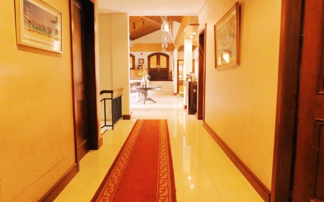 Country Chateau Hotel