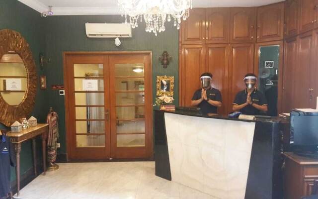 Kyriad Pejaten Suites