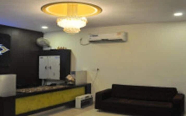 Hotel Crossroad by OYO Rooms