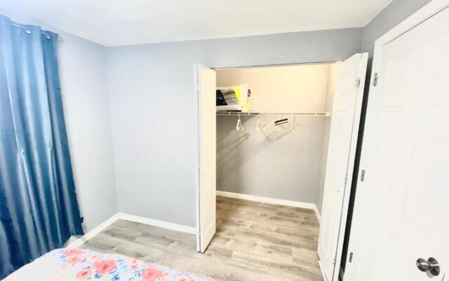 EMALUX Condo Near Downtown,Bus,Train,Hospitals,United-Center,Fulton Market