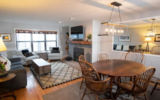 Modern & Updated Winterplace 3br- Sleeps 12 3 Bedroom Condo by RedAwning