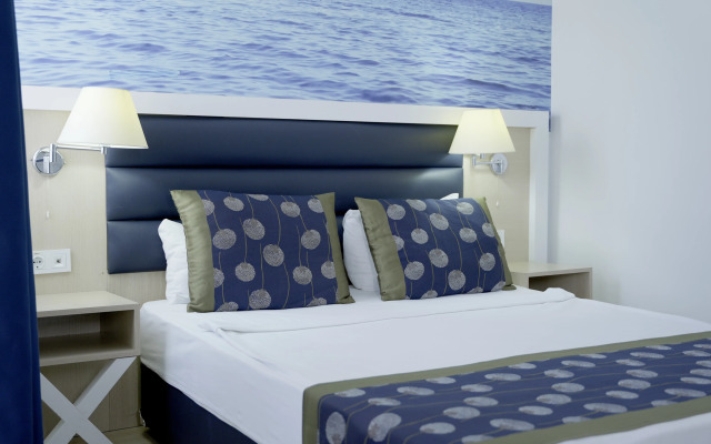 Club Aqua Plaza
