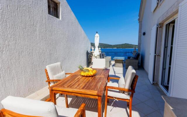 Seafront Apartment For4