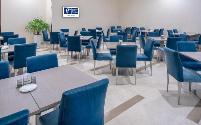 Holiday Inn Express Luoyang City Center by IHG