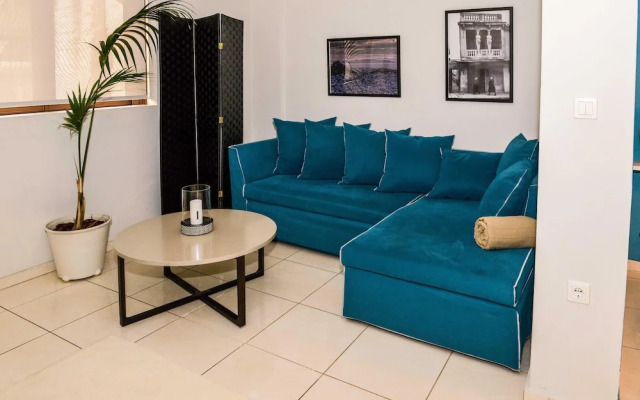 Upscale Studio With Amazing Lush Terrace