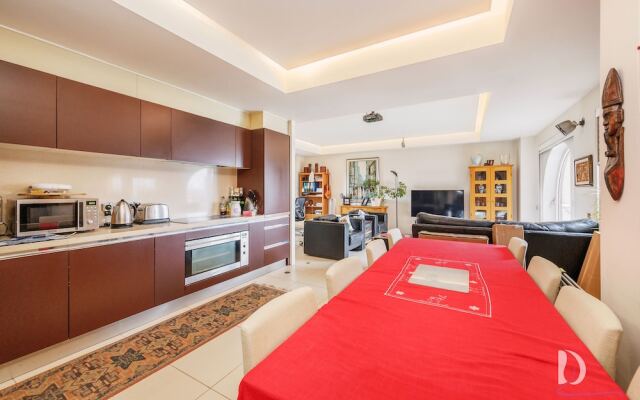 Beautiful 1 Bed on the River