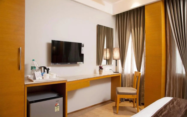 Sri Aadhish Grand Hotel