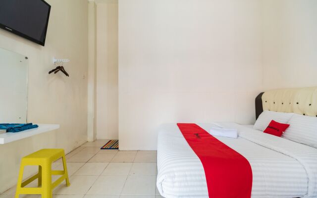 RedDoorz Syariah near Pasar Aur Kuning