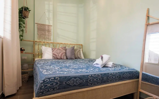 Boho-Chic Cozy 2BR - Apt & Balcony in Mar Mikhael