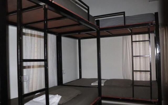 Piggy Hostel Varkala (formerly Short Giraffe)