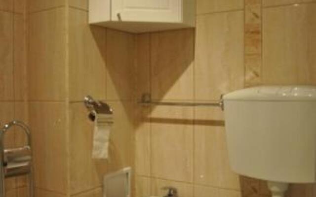 Ap. 30 Linda Residence