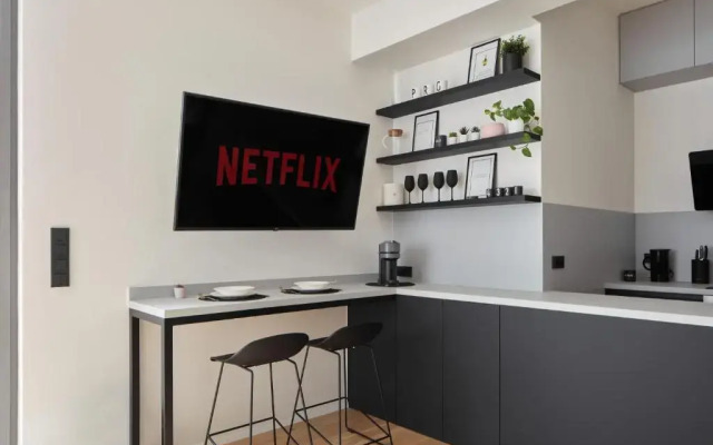 Spacious Studio in Smíchov by Prague Days