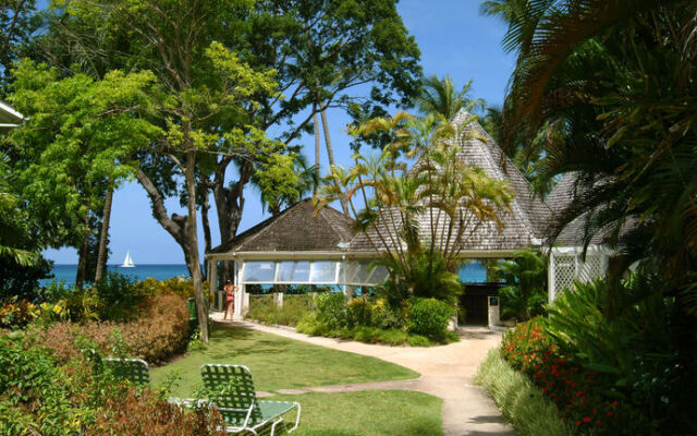Settlers Beach Villa Hotel
