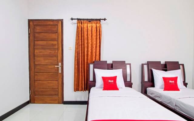 RedDoorz Plus Near ITC Fatmawati