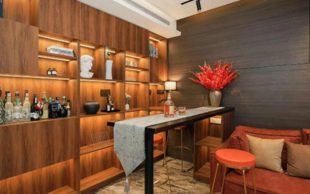 Laimei Hotel (Guilin Liangjiang Sihu Dongxi Alley)