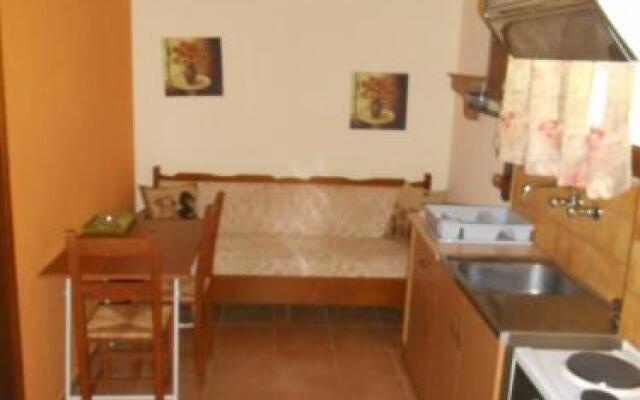 Violetta Studios & Apartments