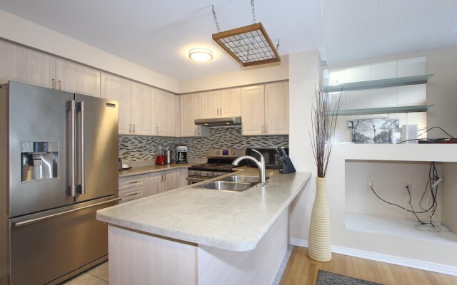 Pelicanstay in Churchill Meadows