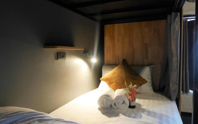 Ray Coffee Bar & Hostel - Adults Only
