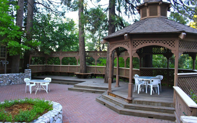 Saddleback Inn