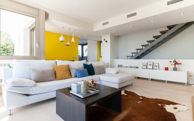 Delightful Villa in Canyelles wth Swimming Pool