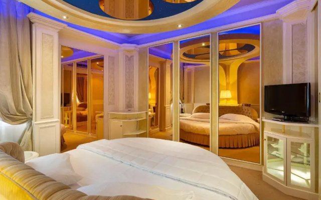 Dream Hotel