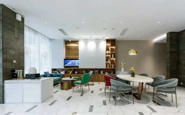 Magnotel Hotel (Dongxing Guomen Port)