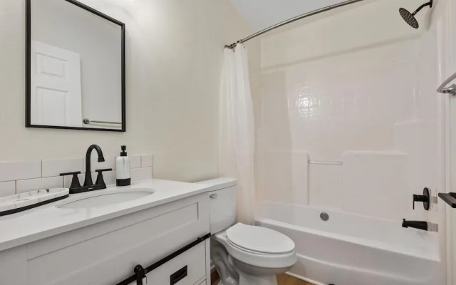 The Oak Hideaway Pet Friendly 3bd!