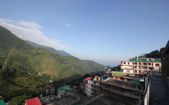 The Posh Hotel near Mall Road with Hassle Free Covered Parking