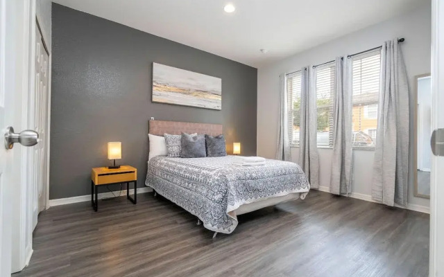 Cozy 4BR Regal Oaks w hot tub