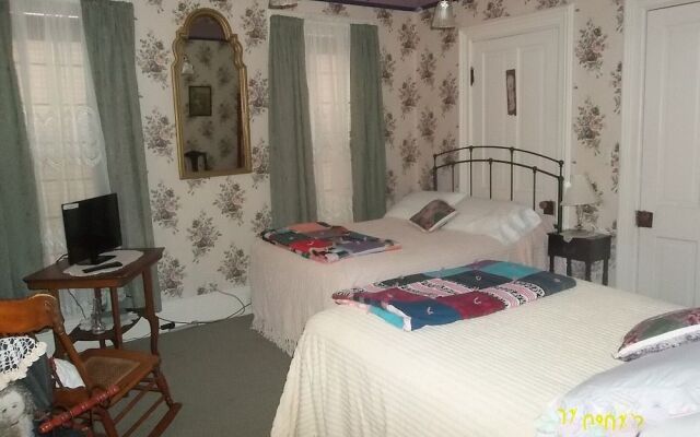 Stauer House Bed and Breakfast