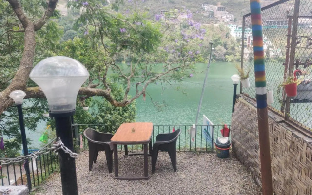 The Lake Retreat