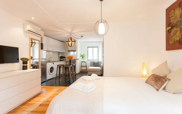 Moniz Studio by Lu Holiday