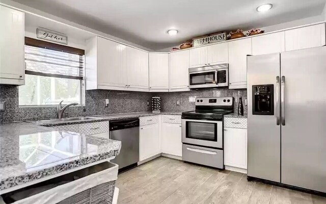 Windwood Villa 4 Bedroom Home by RedAwning