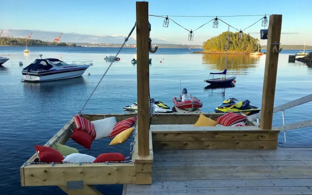 Lux Exec Home HFX Waterfront Pool Hot Tub