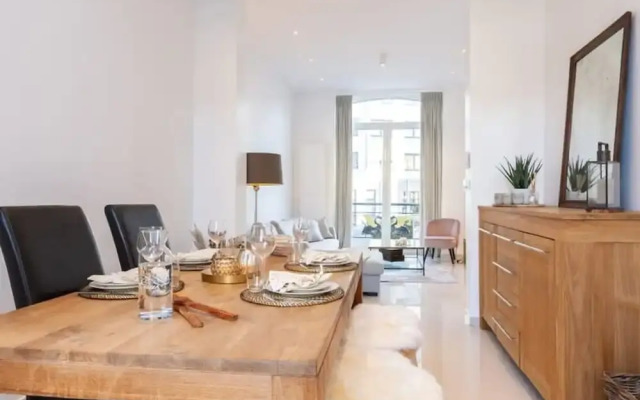 Stylish Duplex Apartment in a Renovated Town House
