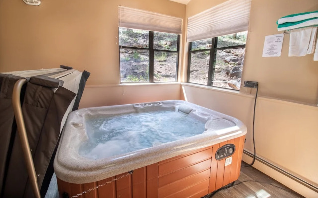 Castle Mountain Lodge